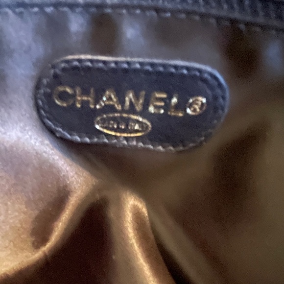 Chanel  Caviar Tote with Gold Hardware dust bag and card No Callouts EUC - Picture 5 of 13